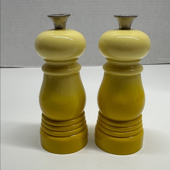 Le Creuset Mini Salt and Pepper Mill Set 12.5 cm Soleil Ombre Yellow Silver - Picture 2 of 6